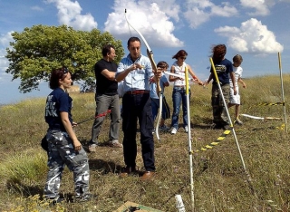 practicando jalo con arco al aire libre
